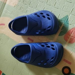 Toddler crocs